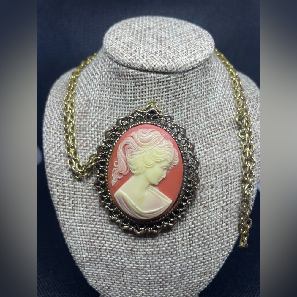 Cameo brooch/pendant w/ chain (23.75” length)